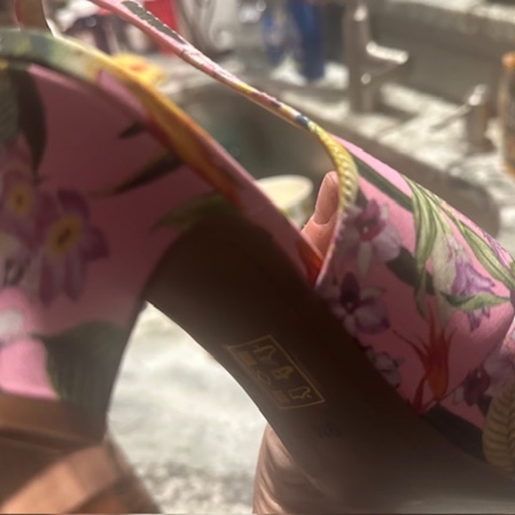 J Renee Pink Floral Bow Pattern Singback Shoe. BRAND NEW NEVER WORN!!! Size 9 M - Picture 10 of 16